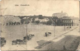 Léva, Levice; Kossuth tér, lovaskocsik / square, horse carts (Rb)