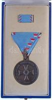 ~2000. Az Árvízvédelmi Tevékenység Elismerésére ezüstözött Br kitüntetés mellszalagon, szalagsávval, eredeti tokban T:2