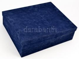 2004 Nagyrédei Merlot-Kékfrankos Cuvée (Szent László), 0,75 l, 2 db csiszolt hibátlan borospohárral,...