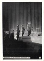 1936 Hitler in Zeppelinweise