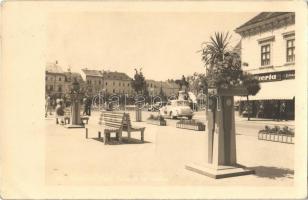 1944 Kolozsvár, Cluj; utca, Emke drogéria, Mátyás király szobor / drogerie, statue, automobile. photo