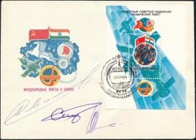 Jurij Malisev (1941-1999), Gennagyij Sztrekalov (1940-2004) szovjet és Rakesh Sharma (1949- ) indiai űrhajósok aláírásai emlékborítékon / Signatures of Yuriy Malishev (1941-1999), Gennadiy Strekalov (1940-2004) Soviet and Rakesh Sharma (1949- ) Indian astronauts on envelope
