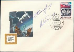 Pavel Popovics (1930-2009) és Jurij Artyuhin (1930-1998) szovjet űrhajósok aláírásai emlék borítékon / Signatures of Pavel Popovich (1930-2009) and Yuriy Artyukhin (1930-1998) Soviet astronauts on cover
