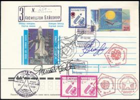 1996 Szojuz Tm-22 Szergej Avgyejev (1956- ), Jurij Gidzenko (1962- ) orosz és Thomas Reiter (1958- ) német űrhajósok aláírásai emlékborítékon MIR űrállomás pecsétjével / Signatures of Sergei Avdeyev (1956- ), Yuriy Gidzenko (1962- ) Russian and Thomas Reiter (1958- ) German astronauts on envelope