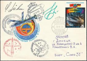 Valerij Bikovszkij (1934- ) szovjet és Sigmund Jähn (1937- ) német űrhajósok aláírásai borítékon / Signatures of Valeriy Bikovskiy (1934- ) Soviet and Sigmund Jähn (1937- ) German astronauts on cover