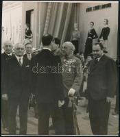 1934 József főherceg a Budapesti Nemzetközi Vásáron, fotó, hátul pecséttel jelzett, 15x17 cm