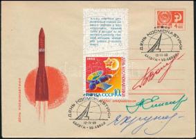 1968 Jevgenyij Hrunov (1933-2000),Alekszej Jeliszejev (1934- ) és Borisz Volinov (1934- ) szovjet űrhajósok aláírásai emlékborítékon /  Signatures of Evgeniy Hrunov (1933-2000), Aleksei Eliseyev (1934- ) and Boris Volinov (1934- ) Soviet astronauts on envelope