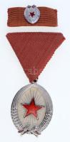 1964. A Munka Érdemrend ezüst fokozata, zománcozott Br kitüntetés szalagon, a jelvénytest egy darabból áll, miniatűrrel és szalagsávval, viselői igazolvánnyal, tokban T:1-