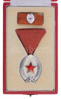 1964. "A Munka Érdemrend" ezüst fokozata, zománcozott Br kitüntetés szalagon, a jelvénytes...