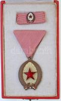 1964. A Munka Érdemrend bronz fokozata, zománcozott Br kitüntetés szalagon, miniatűrrel és szalagsávval, tokban T:1-