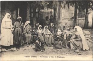 1940 Thibar, En attendant la visite du Dispensaire / nuns with native women and girls, folklore
