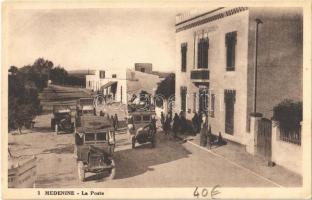 Medenine, La Poste / post office, automobiles