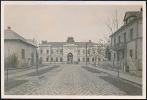 1939 Losonc (Felvidék), tüzérlaktanya, Monostory György fotója, pecséttel jelzett, 9,5×14 cm / Lučenec, Slovakia, photo