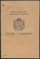 1931 A Magyar Királyság által kiállított fényképes útlevél 1 pengő 60 fillér benyomott illetékbélyeggel, az ismert sorszámtartományon túli számozással, szép állapotban