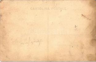 Budapest XII. Farkasvölgy, Ördögorom csárda, vendégek az asztalnál. photo  (szakadás / tear)