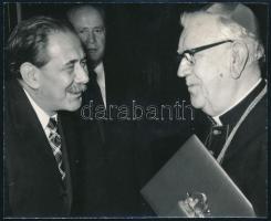 cca 1978 Aczél György az MSZMP PB tagja Lékai László bíborossal, háttérben Losonczy Pál államfő, fotó, 8,5×10 cm