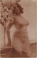 Erotic lady. J.A. Paris Serie 033.