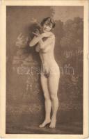 Erotic nude lady. Phot. A. Cobé. Kilophot 30008.