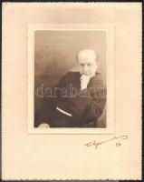 1930 Schrotty Pál (1886-1960) ferences szerzetes, a magyarországi Ferences Rend későbbi vezetője, kartonra kasírozott fotó Deponte József műterméből, jelzett, 16×12 cm
