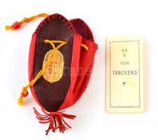 1930 Vitézi Rendi Bál táncrendje bőr szütyőben, a Vitézi Rend aranymosásos emblémájával, ceruzával, ...