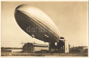 Aufstieg LZ 129 Hindenburg. Lichtbildabteilung Luftschiffbau Zeppelin / Hindenburg Zeppelin airship