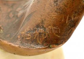 Ashot Baghdasaryan (1957-): Énekesnő. Bronz, jelzett, márvány talapzaton (apró lepattanással), m:15 ...