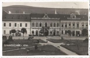 1940 Szamosújvár, Gherla; Fő tér, Elite kávéház és étterem, Covrik Teodor, Florian Jacob üzlete / main square, café, restaurant, shops. photo + "1940 Szamosújvár visszatért" So. Stpl.