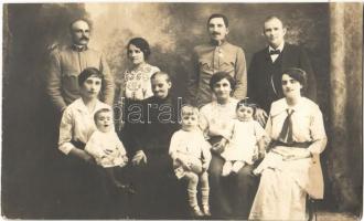 8 db régi első és második világháborús katonai képeslap és fotó, K.u.K. katonák, honvédek / 8 pre-19...