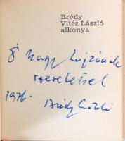 Bródy László: Vitéz László alkonya. Bp., 1975. Magyar Pátira. Sorszámozott, dedikált minikönyv, műbőr kötésben. Néhány lap kijár.