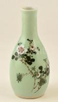 Virágmintás porcelán váza, kézzel festett, jelzés nélkül, kis kopásnyomokkal, m: 17 cm