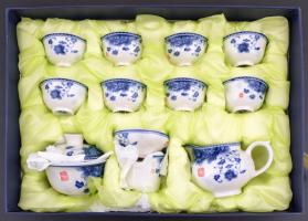 Kínai design porcelán teázó készlet. 8+ 3 db eredeti dobozában. jelzett, hibátlan.