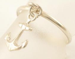 Ezüst(Ag) vasmacskás gyűrű, jelzett, méret: 52, nettó: 0,7 g