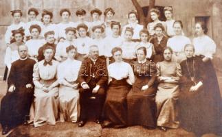 cca 1900-1910 40 db régi iskolai csoportkép, fotók kartonon, közte feliratozottak, változó állapotba...
