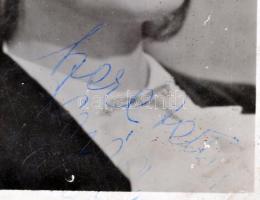 Karády Katalin (1910-1990) színésznő saját kezűleg aláírt 5 db, őt ábrázoló képeslap, 8x13 cm és 9x1...