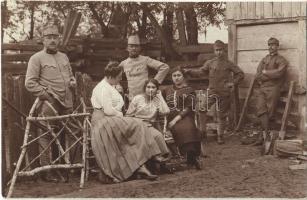 1916 Osztrák-magyar katonák hölgyekkel Radehivben (Radziechów) egy udvaron / WWI Austro-Hungarian K.u.K. military, soldiers with ladies in Radekhiv (Ukraine), courtyard. photo