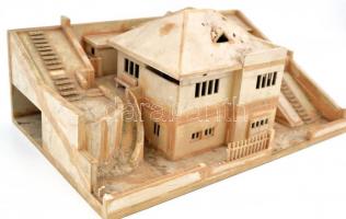 Makett ház, hibás, 32×21×11 cm