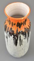 Gorka Lívia (1925-2011): Narancs-fekete váza. Festett mázas kerámia, jelzett, apró mázhiánnyal, kopá...