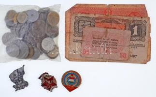 Kis doboznyi vegyes bankjegy, jelvény és érme tétel, közte A Magyar Népköztársaság Úttörője T:vegyes