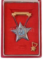 ~1950. Sztahanovista zománcozott fém kitüntetés miniatűrrel, tokban T:2