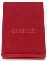 ~1950. "Sztahanovista" zománcozott fém kitüntetés miniatűrrel, tokban T:2