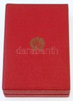 1951. "Közbiztonsági Érem" arany fokozata a rendőrség tagjai részére, eredeti tokban, szal...