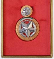 ~1970. A Szövetkezeti Ipar Kiváló Dolgozója zománcozott kitüntetés miniatűrrel együtt tokban T:1-