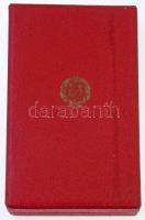 1964. "Kiváló Szolgálatért Érdemrend" aranyozott, zománcozott Br kitüntetés mellszalagon, ...