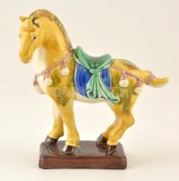 Jelzett kínai ló nyereggel, kézzel festett gipsz, apró kopásnyomokkal, m:15 cm