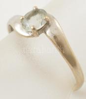 Ezüst(Ag) gyűrű, kővel, jelzett, méret: 51, bruttó: 1 g