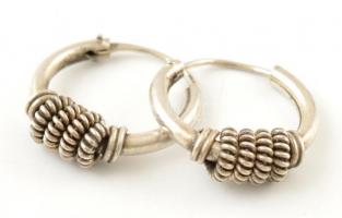 Ezüst(Ag) karikafülbevaló-pár, jelzés nélkül, d: 1,5 cm, nettó: 2,6 g