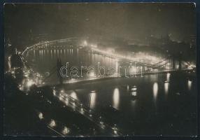 cca 1929 Kinszki Imre (1901-1945) budapesti fotóművész hagyatékából, jelzés nélküli vintage fotó, a szerző által feliratozva (Budapest éjjel), 6x8,5 cm
