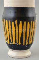 Gorka Lívia (1925-2011): Fekete-fehér váza. Festett mázas kerámia, jelzett, apró máz hibával, m:19,5...