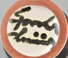 Gorka Lívia (1925-2011): Fekete-fehér váza. Festett mázas kerámia, jelzett, apró máz hibával, m:19,5...