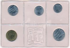 San Marino 1975. 1L-20L (5xklf) forgalmi sor eredeti tokban, ismeretterjesztő leírással T:1  San Marino 1975. 1 Lira - 20 Lire (5xdiff) coin set in original case with information about coin minting in San Marino C:UNC